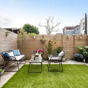  Holiday home Newly Renovated Victorian House With Free Parking
