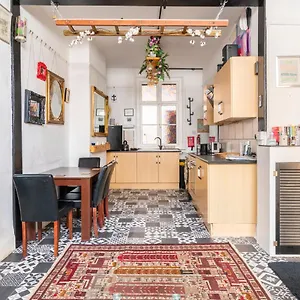  Apartment Hideaway In The Centre Of