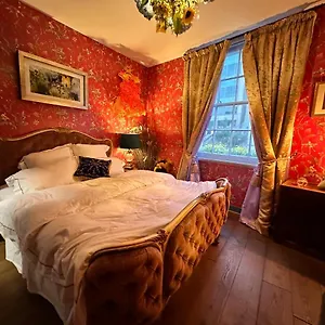  Holiday home The Regency House In The Lanes